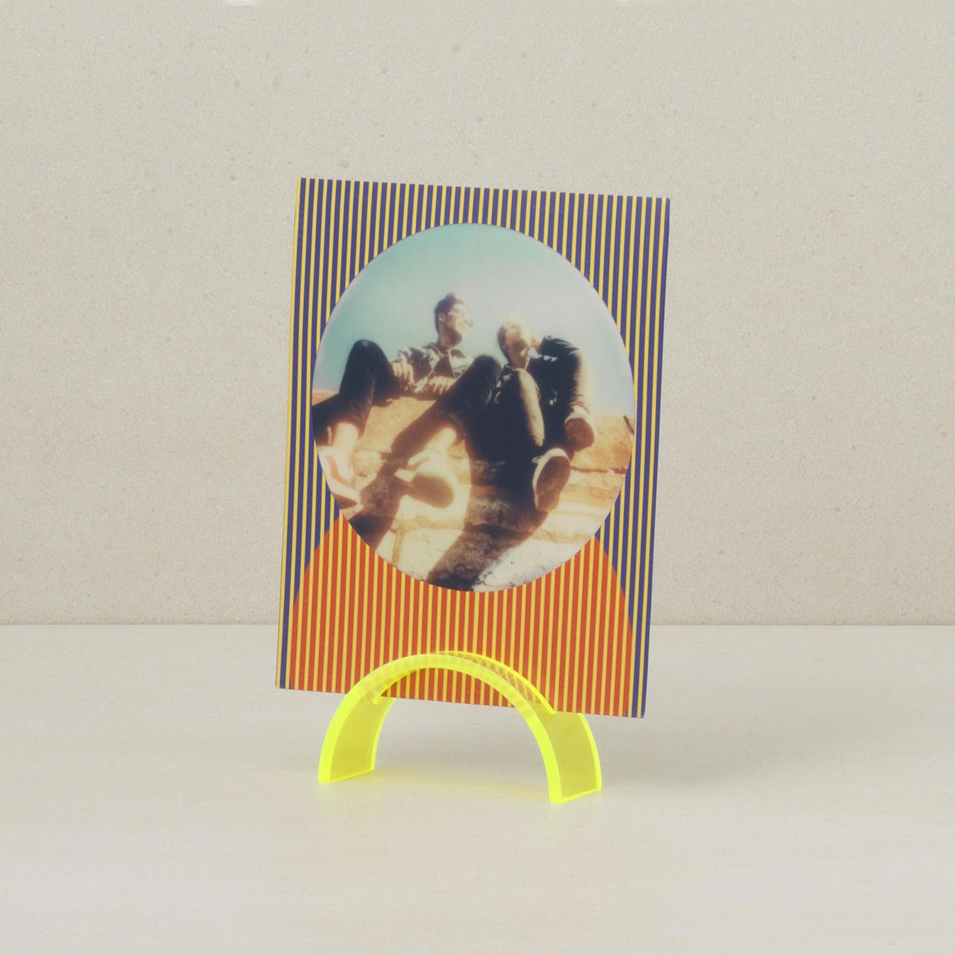 AC-2503 - Arc Photo Holder