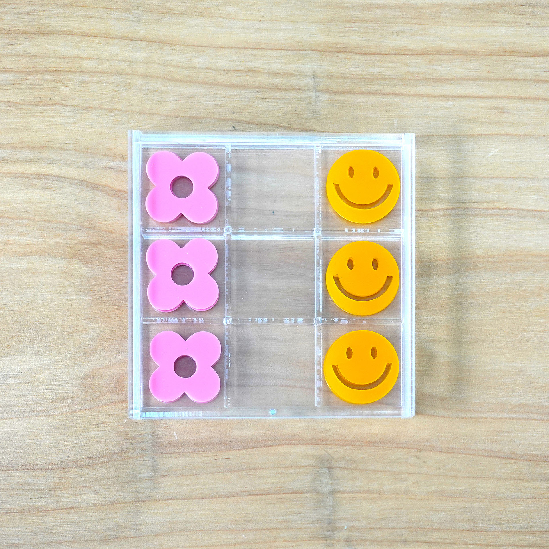 WB-2030 - Smiley Flower Tic Tac Toe