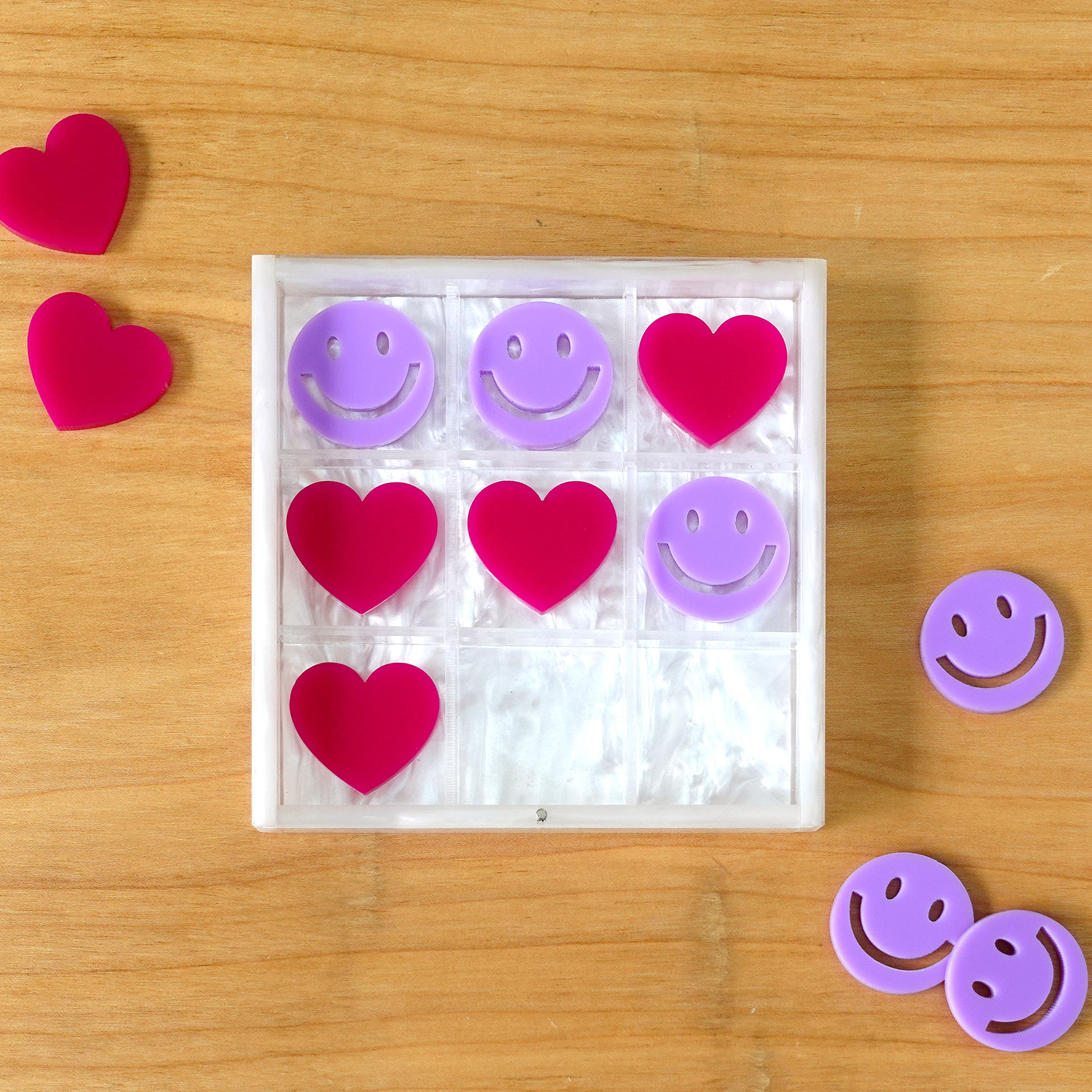WB-2031 - Smiley Heart Tic Tac Toe