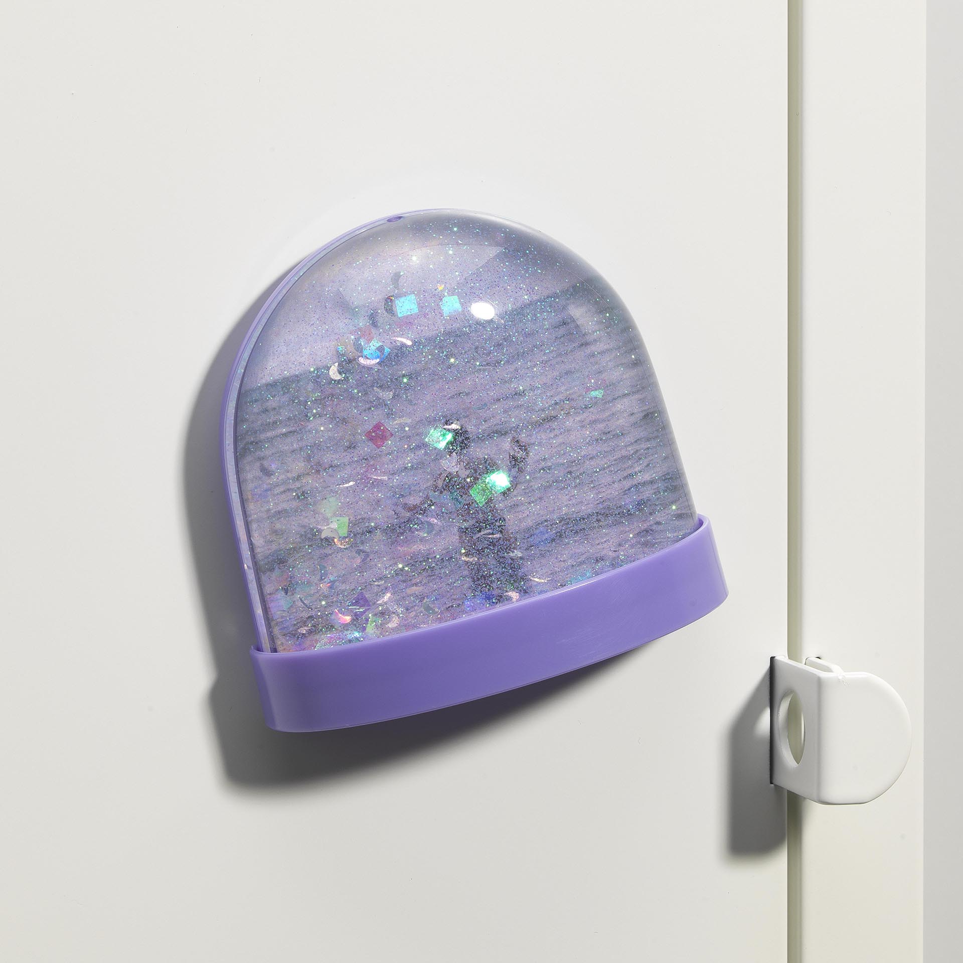 WB-6351 - PHOTO GLOBE MAGNET L